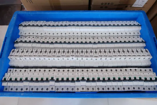 Disyuntor eléctrico OEM 10-63A/tipo normal MCB Yqnt/MCB de bajo voltaje
